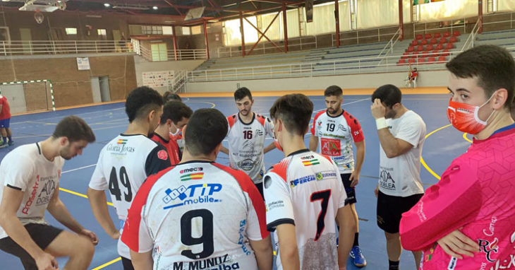 El Balonmano Pozoblanco en una imagen de este verano. Foto: CBM Pozoblanco