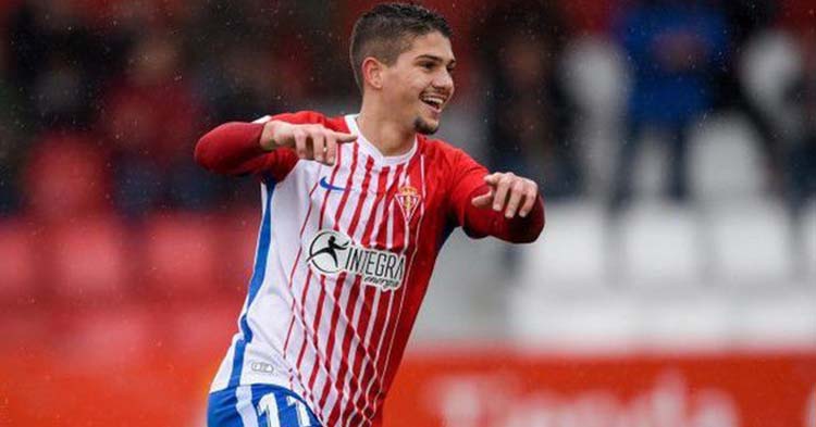 El asturiano Berto González celebrando uno de los once goles que marcó la pasada temporada con el filial del Sporting.