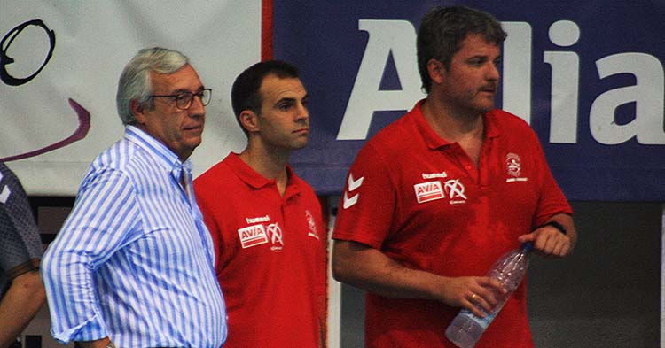 Miguel Ángel Moriana, entre Mariano Jiménez y Paco Bustos, tendrá la responsabilidad de dirigir al equipo en los dos próximos partidos.