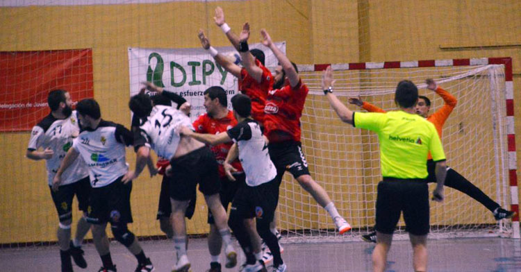 Cajasur y Zarautz en su partido del mes de marzo. Foto: CBM