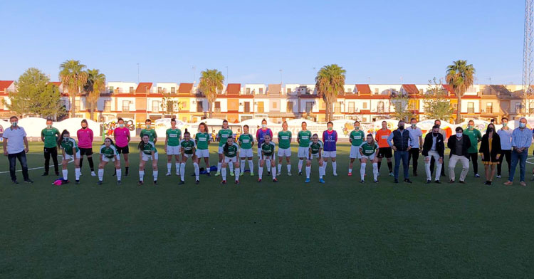 La foto de grupo, consejeros incluidos, sobre el estadio Rafael Durán "Rafalín"