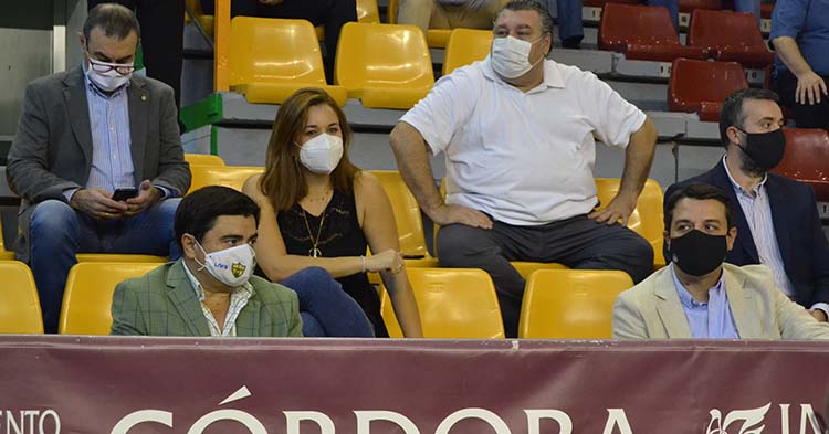 El alcalde de Córdoba, José María Bellido, hace dos fines de semana en el palco del Vista Alegre
