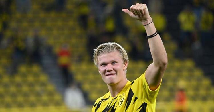 Haland celebrando uno de sus goles con el Borussia de Dortmund.