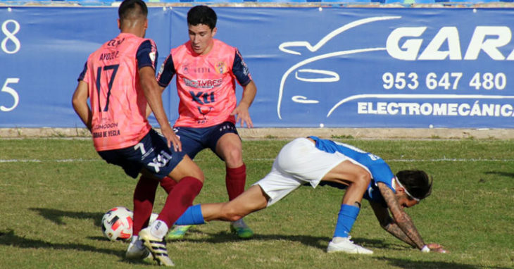 El Yeclano arrancó la liga puntuando en Linares. Foto: Yeclano Deportivo