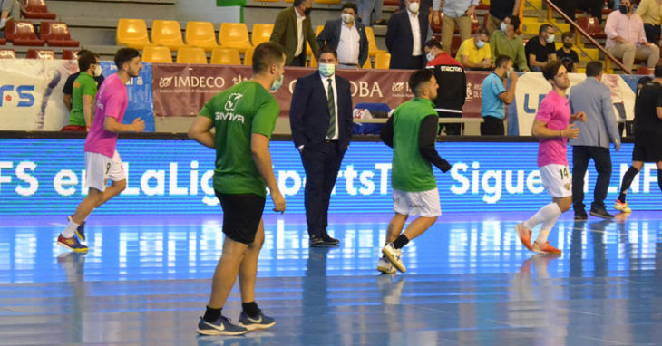 Josan González durante un calentamiento de sus jugadores