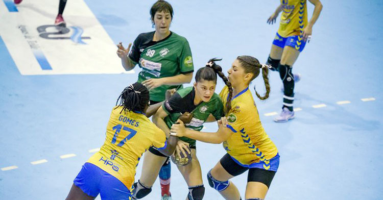Lucía Vacas en el partido en Canarias. Foto: Rocasa