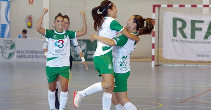 Las jugadoras cajistas celebrando un tanto