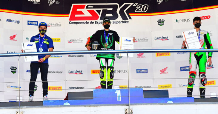 Ángel Heredia en el podio como tercero del certamen. Foto: Fernando Sotoca