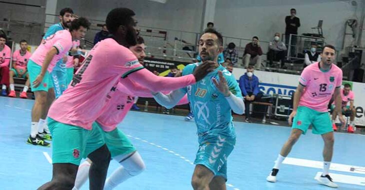 Cuenca intenta revolverse ante el gigante del Barcelona Men.