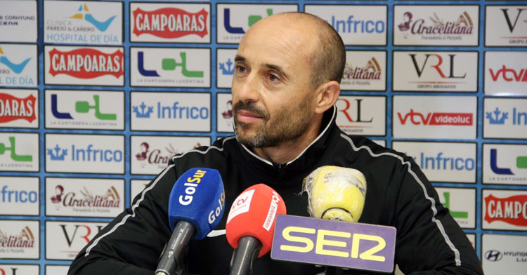 Dimas Carrasco en su rueda de prensa de esta semana. Foto: Ciudad de Lucena