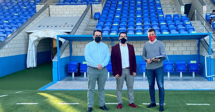 Jorge Torres junto a Pablo Lozano y Martín Torralbo en el Estadio Ciudad de Lucena. Foto: RFAF