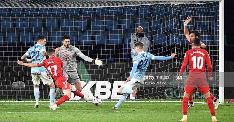 Miguel Baeza instantes antes de hacer su primer gol en Primera al Granada.