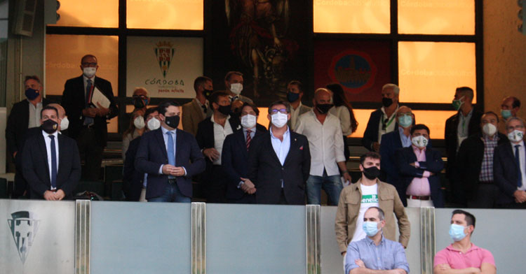 El palco de El Arcángel con el alcalde José María Bellido presidiendo junto a Javier González Calvo.