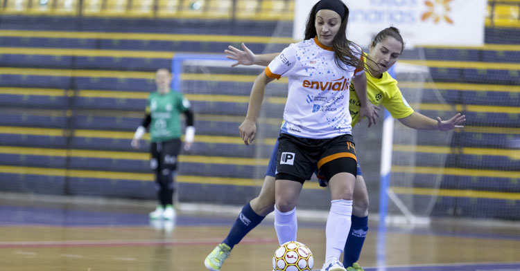 Sara Moreno en un partido con su Ourense. Foto extraída de la cuenta @Saryta14