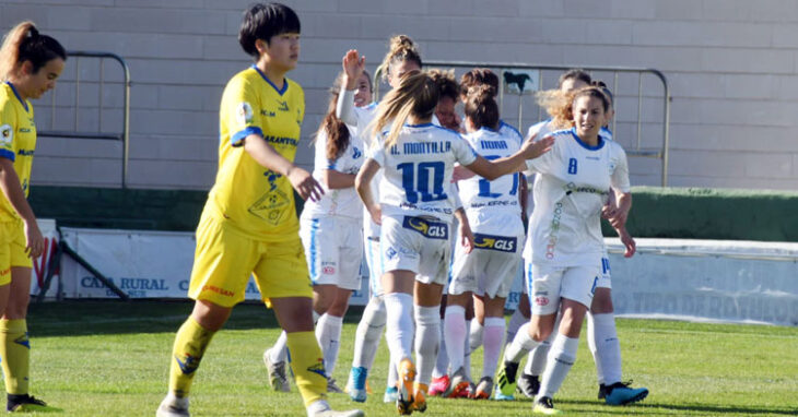 Las jugadoras blanquillas celebran el único tanto del encuentro. Foto: CD Pozoalbense