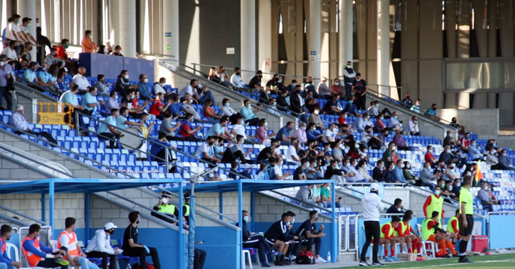 La afición del Ciudad Lucena cuenta las horas para volver a su estarcido y poder ver el partido ante el Sevilla de Copa, aunque sólo podrán hacerlo 400 privilegiados.