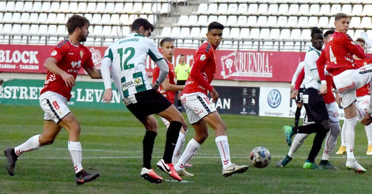 Bernardo Cruz y Djetei en el partido de Murcia. Foto: CCF