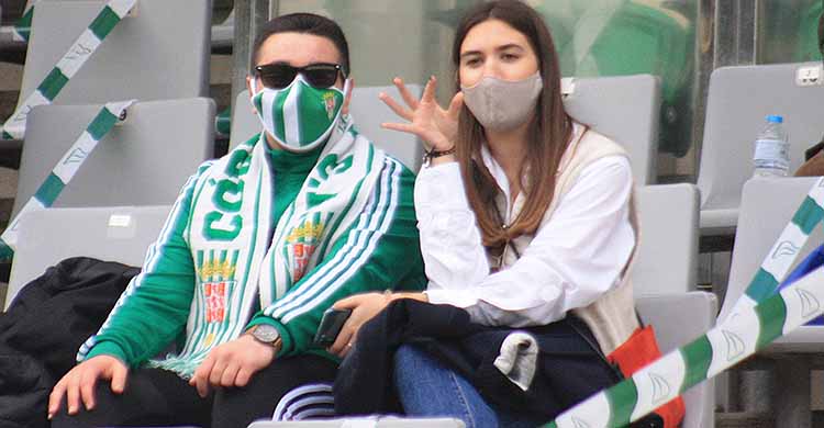 Una cordobesista envía un beso a la cámara de Cordobadeporte.com en la vuelta a El Arcángel.Una cordobesista envía un beso a la cámara de Cordobadeporte.com en la vuelta a El Arcángel.