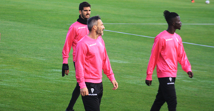 Djetei, junto a Piovaccari y Bernardo, a la conclusión del entrenamiento.