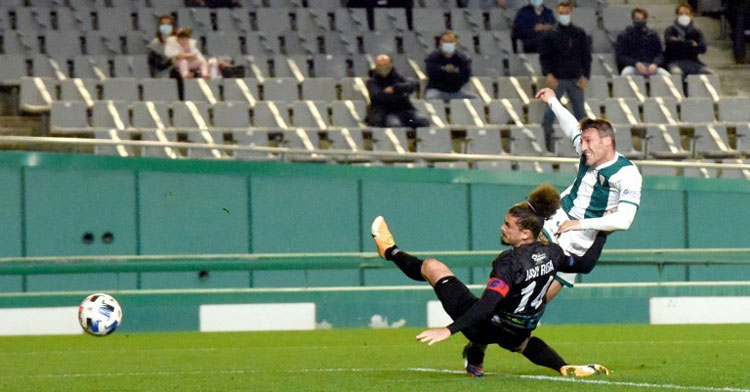 Piovaccari en una de las acciones que acabaron en gol ante el Ejido. Foto: CCF