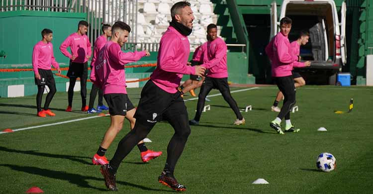 Piovaccari, en primer término, en la sesión de entrenamiento celebrada en El Arcángel sin técnico tras la destitución de Juan Sabas.