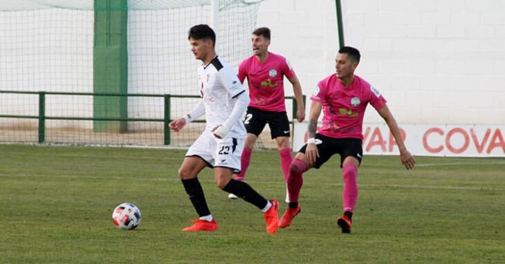 Pozoblanco y Ciudad de Lucena ya protagonizaron un gran derbi en la ida. Foto: CD Ciudad de Lucena