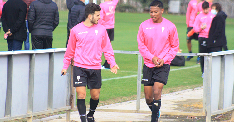 Alberto Salido y Darren Sidoel abandonando juntos la Ciudad Deportiva. Ambos son los descartes para el partido de Copa del Rey ante el Getafe.