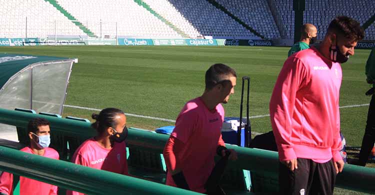 Xavi Molina accediendo a El Arcángel para afrontar junto a sus compañeros el primer entrenamiento con Pablo Alfaro.