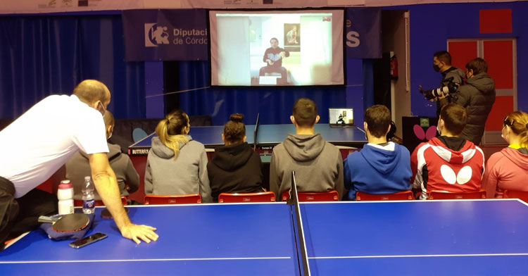 Un momento de la charla virtual de Werner Schlager, campeón del mundo en 2003, en el Centro de Tecnificación de Priego