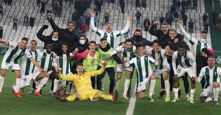 La fiesta final de los jugadores del Córdoba CF tras eliminar al Getafe.