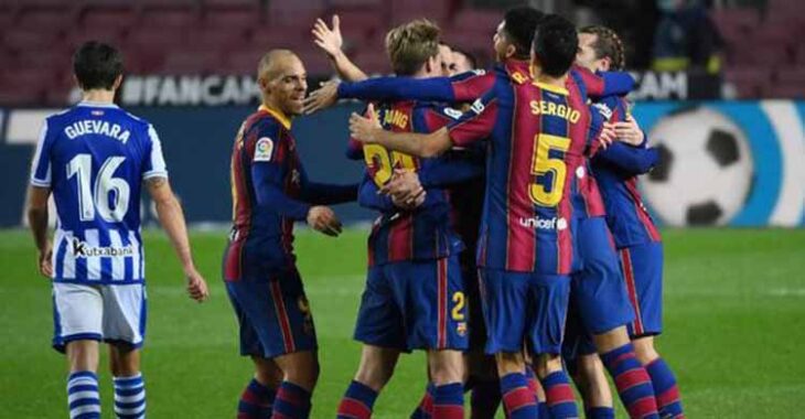 Los jugadores del Barça celebrando uno de los goles de la victoria ante la Real Sociedad en su partido de liga de diciembre.