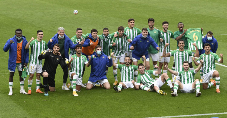 Los jugadores del Betis Deportivo celebrando un triunfo. Foto: @RBetisCantera