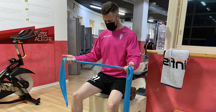 Cordero trabajando en solitario en el gimnasio