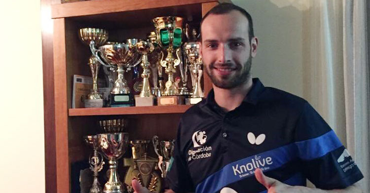 Diogo Carvalho con rostro feliz tras su renovación con el Cajasur