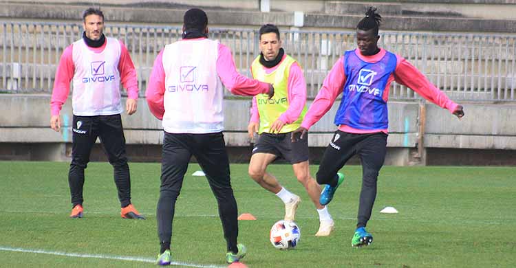 Djetei y Carlos Valverde son las dos novedades de la convocatoria para viajar a Murcia tras recuperarse de sus lesiones.