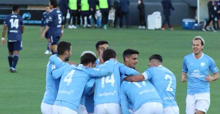 Javi Lara, a la derecha, celebrando con el Ibiza su victoria ante el Celta en la anterior ronda de la Copa del Rey.