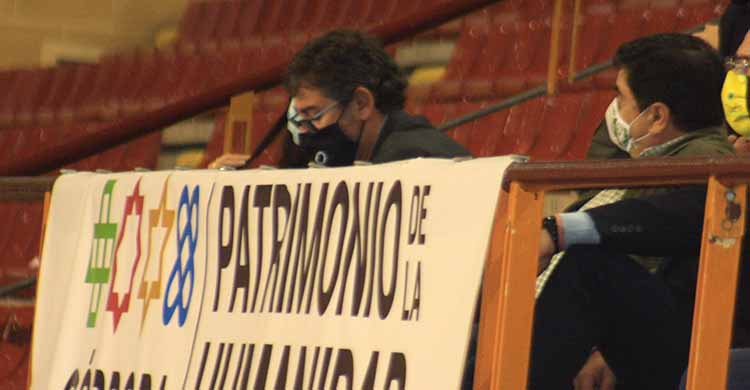 José García Román en el palco contra Jaén, junto a Javier González Calvo