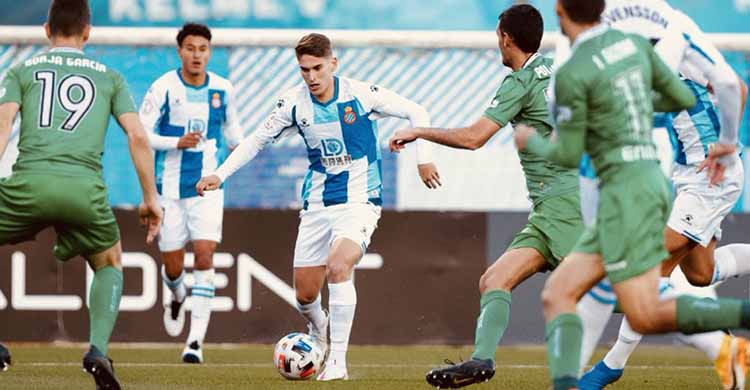 El murciano Josema Raigal jugando con el filial del Espanyol.