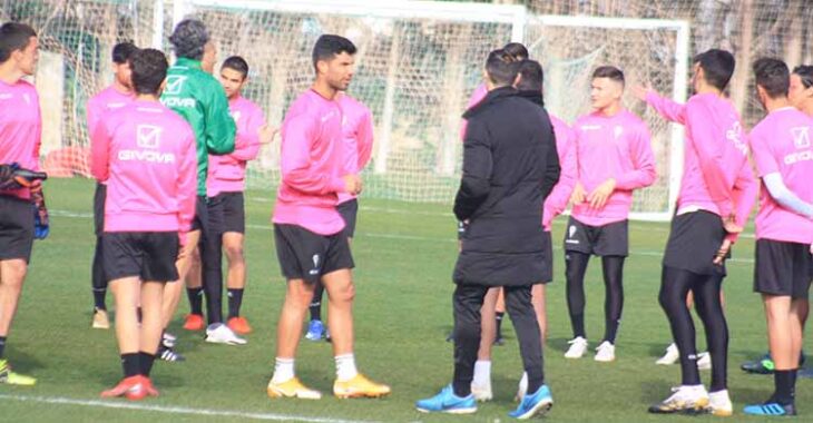 Wlly departiendo con Samu Delgado durante su extraña comparecencia en la Ciudad Deportiva.