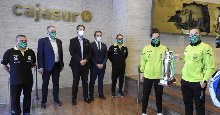 Un momento de la recepción de CajaSur al Deportivo Córdoba tras la conquista hace unos meses de la Copa de Andalucía