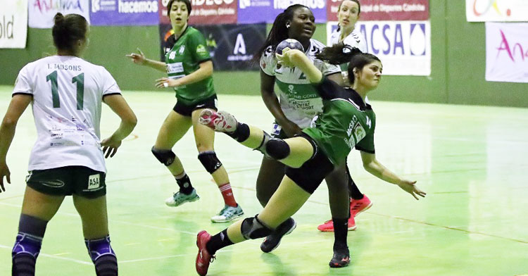 Lucía Vacas fue el gran estilete ofensivo fuensantino con 10 goles. Foto: Fran Pérez / Balonmano Adesal