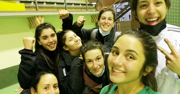 Parte de las jugadoras del Adesal y su selfie antes de viajar a Granollers