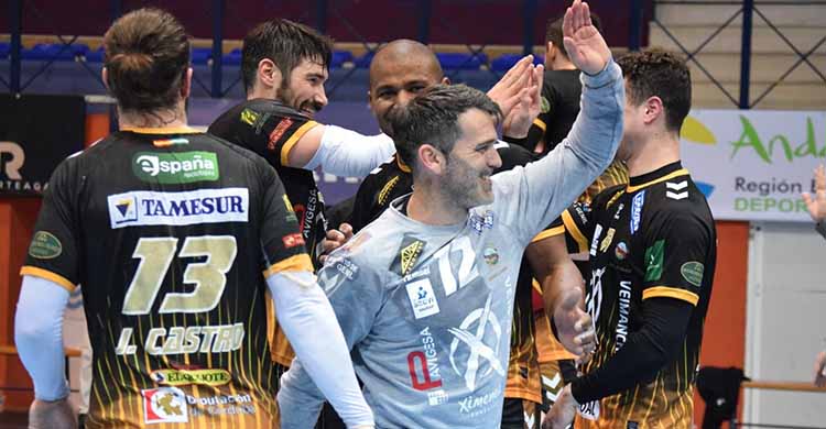 Álvaro de Hita, Juan Castro, Javi García y Mollino celebrando el triunfo ante Cuenca y la clasificación para la Fase Final de la Copa del Rey.