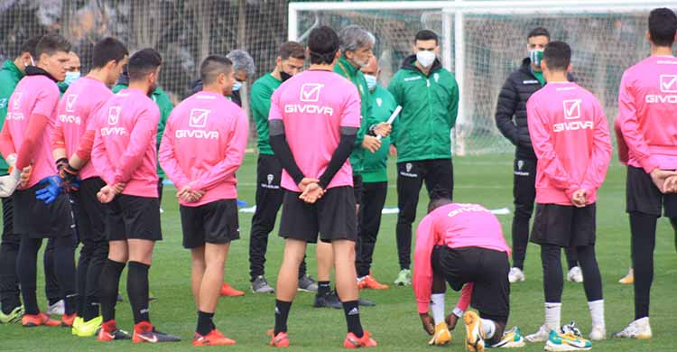 Pablo Alfaro dirigiéndose a sus hombres esta mañana.