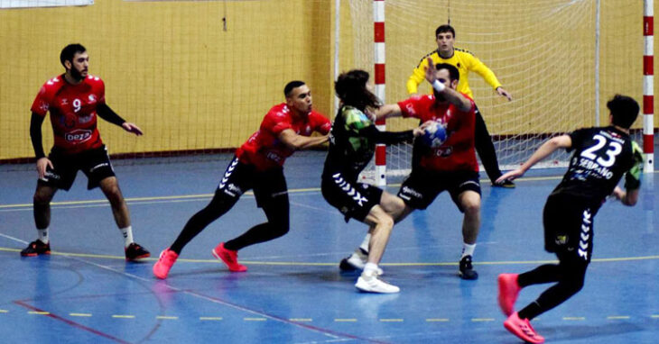 La defensa granate trabajando en su último duelo en Fátima. Foto: Laclasi.es