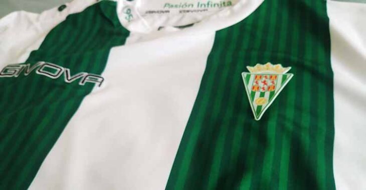 La camiseta oficial Givova del Córdoba CF que sorteemos el próximo martes.