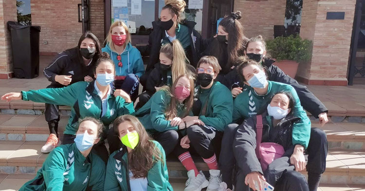 La expedición del Adesal en una foto de grupo en su viaje a cancha del Morvedre