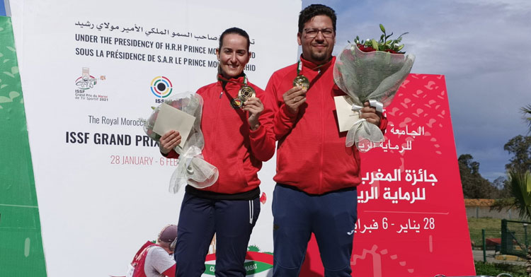 Fátima Gálvez y Alberto Fernández posando con su medalla de oro. Foto: @rfedeto