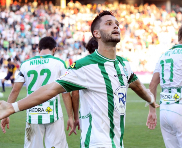 Florin Andone celebrando un gol con el Córdoba. 