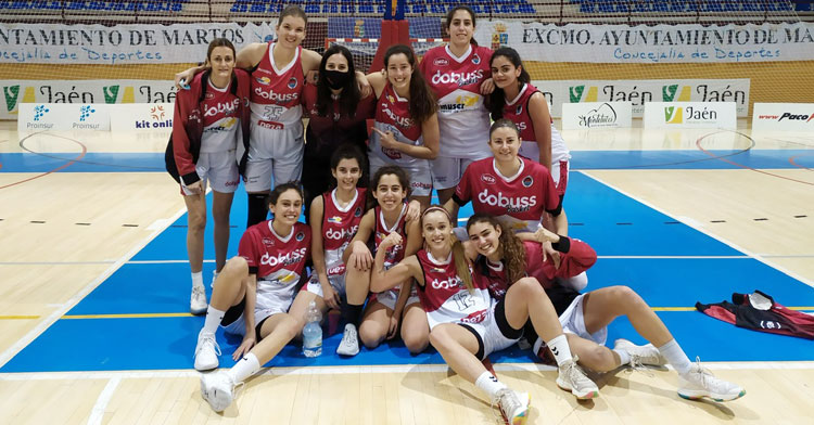 La felicidad de las jugadoras del Dobuss Córdoba Básket tras la victoria